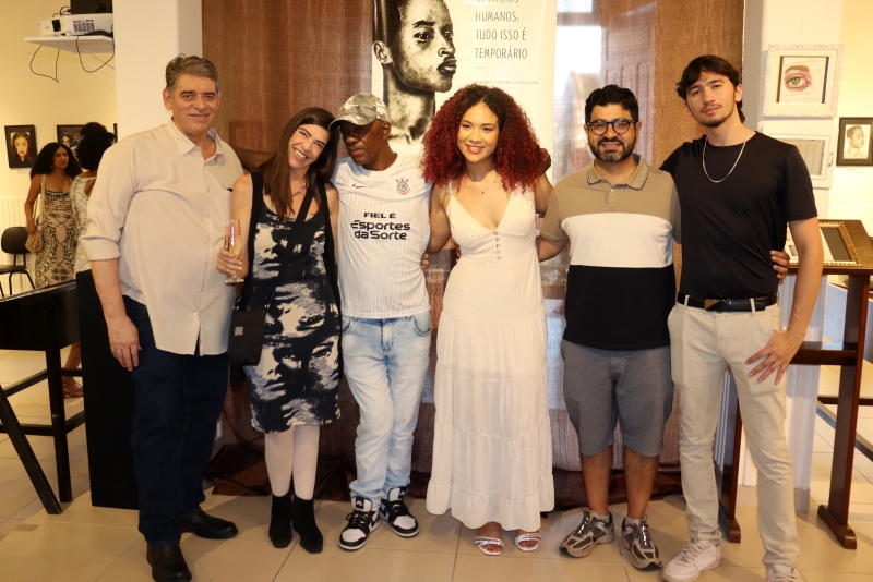 Galeria vernissage-da-exposicao-vestigios-humanos-tudo-isso-e-temporario